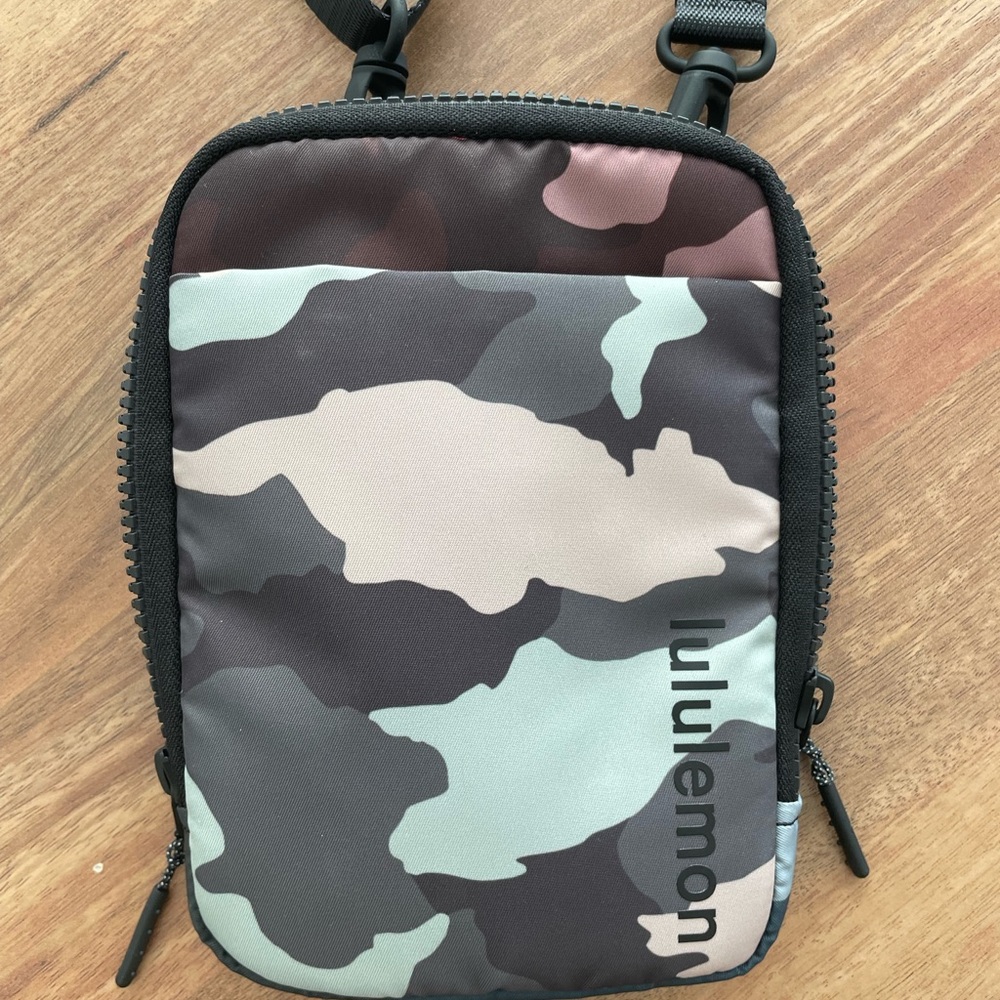 Crossbody phone bag by Lululemon
